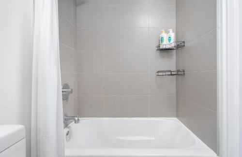 Bloor-Yorkville Apartamento | Premier 1BR Condo in Yorkville's Finest Building