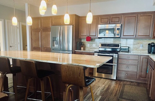Geneva Condominio | Premier 2 br/3ba Lakefront condo Sleeps 4 Also has Lakeview from Master Bedroom
