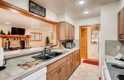 Lakeside Village Condominio | ¡NUEVO LISTADO! Premier 2BR / 2BA en Lakeside Village- ¡Esquí para niños gratis!