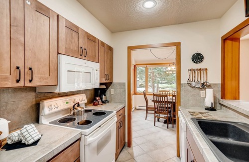Lakeside Village Condominio | ¡NUEVO LISTADO! Premier 2BR / 2BA en Lakeside Village- ¡Esquí para niños gratis!
