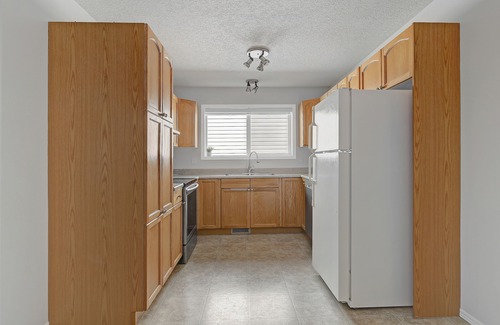 Grande Prairie Casa | Premier 3-Bed Hideaway | Heart of Grande Prairie