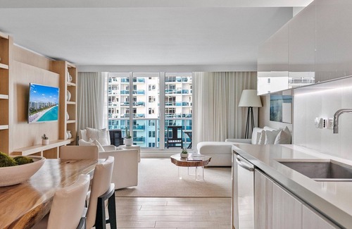 South Beach Condominio | Premier 3-Bedroom Oceanview + Den at 1 Hotel & Homes