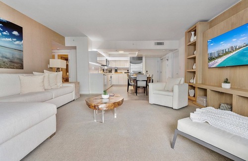 South Beach Condominio | Premier 3-Bedroom Oceanview + Den at 1 Hotel & Homes