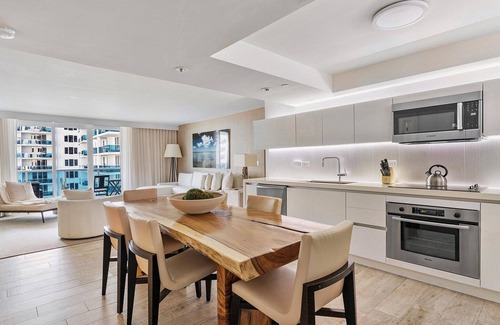 South Beach Condominio | Premier 3-Bedroom Oceanview + Den at 1 Hotel & Homes