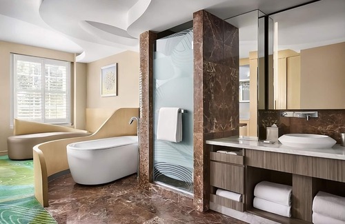 Pasadena Hotel | Premier Corner One King Bed Room at Pasadena Hotel & Pool