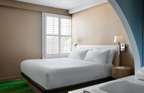 Pasadena Hotel | Premier Corner One King Bed Room at Pasadena Hotel & Pool