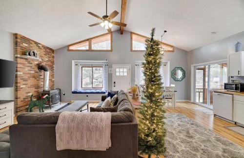 Bushkill Casa | Premier Cozy Cabin - Free Amenities & Comm Indoor Pools