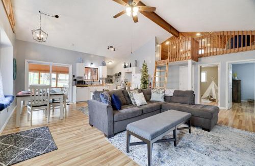 Bushkill Casa | Premier Cozy Cabin - Free Amenities & Comm Indoor Pools
