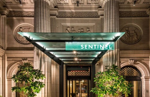 Downtown Portland Apartamento | Premier Double Beds with Signature Amenities