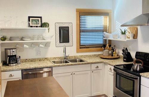 Historic Railroad District Casa | Premier Downstairs Flat in Perfect Down Town Location