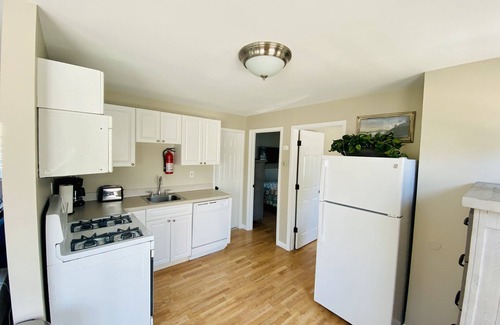 Ortley Beach Casa | PREMIER HOST-2BR SEASIDE PARK SUITE571, One Short Block to Beach, Kit, Liv Room