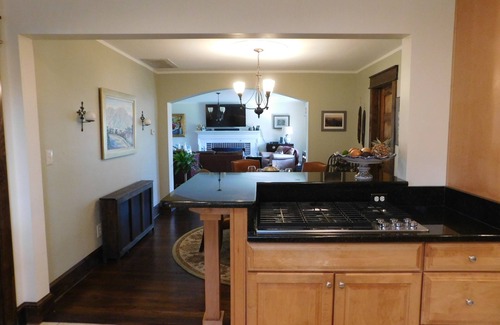 Falls Church Casa | Acogedora cabaña familiar.