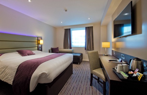 Cheltenham Hotel | Premier Inn Cheltenham Town Centre