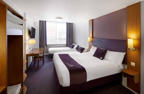 Coventry Hotel | Premier Inn Coventry South - A45