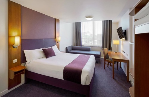 Coventry Hotel | Premier Inn Coventry South - A45