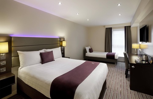 Watford Hotel | Premier Inn Watford North