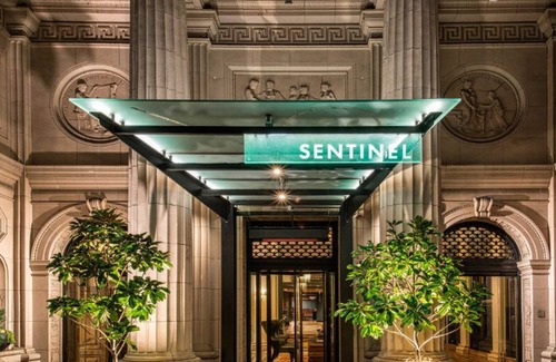Downtown Portland Apartamento | Premier King near Boutiques and Art Galleries