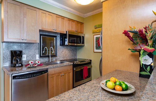 Historic Lahaina Front Street Condominio | Premier Lahaina Shores Beachfront Studio !! Sólo un paseo fácil a la ciudad y el puerto!