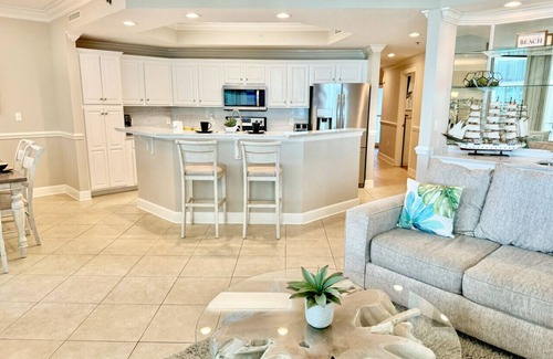 Orange Beach Condominio | Premier Location, Now Pet Friendly! Spacious Condo With Great View Of The Bay!