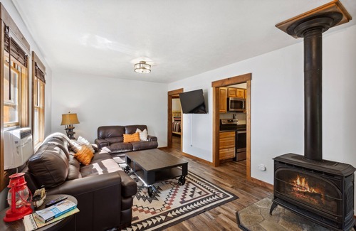 West Glacier Cabina | Premier Location-The Cozy West Glacier Cabin