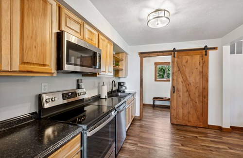 West Glacier Cabina | Premier Location-The Cozy West Glacier Cabin