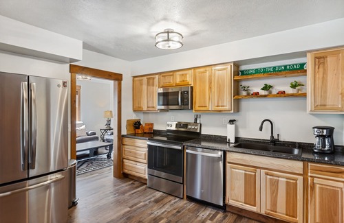 West Glacier Cabina | Premier Location-The Cozy West Glacier Cabin