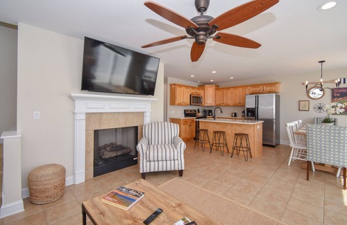 Dadeville Casa | Premier, Peaceful Waterfront Location! Big, clear water views! Fire table!