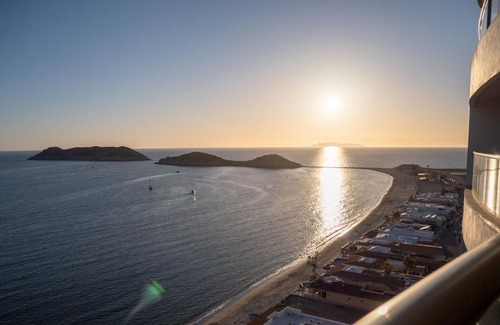 San Carlos Condominio | Premier Playa Blanca Condo 1407: 1 BR,1.5BA Ocean Views,Beachfront,Hotel Service