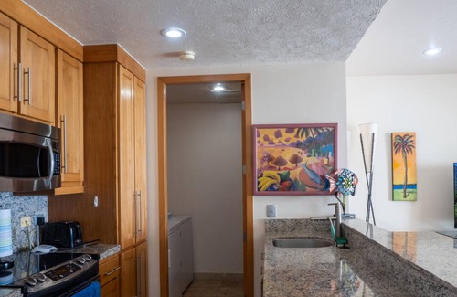 San Carlos Condominio | Premier Playa Blanca Condo 406: 1BR,1.5BA,Beachfront,Ocean View, Hotel Services