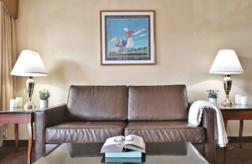 Pembine Apartamento | Premier Queen Suite | Year-Round Activities!