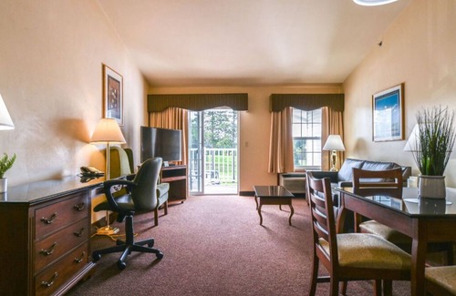 Pembine Apartamento | Premier Queen Suite | Year-Round Activities!