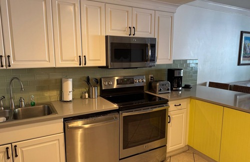 Historic Seaport Complejo | Premier resort overlooking the Gulf. Walk to Mallory Square, restaurants, beach.