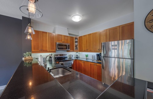 East Kootenay Casa | Premier Riverbend Townhome in Panorama BC, Waterfront, Prime location, Sleeps 7
