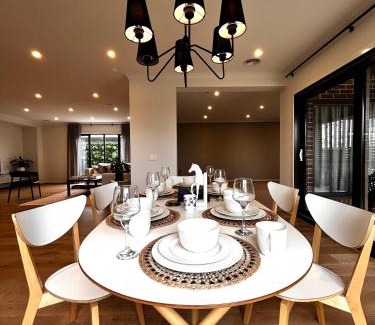 Mambourin Casa | Premier room in the west of Melbourne