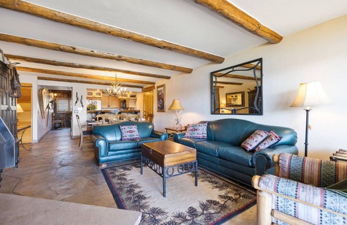 Dillon Condominio | Premier Scenic Lakefront Luxury- Heart of Colorado Ski Country