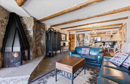 Dillon Condominio | Premier Scenic Lakefront Luxury- Heart of Colorado Ski Country