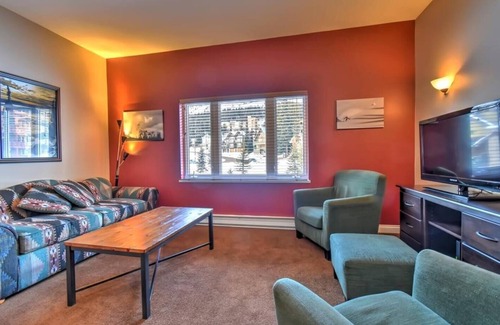Big White Ski Resort Apartamento | Premier Ski-In/Ski-Out Condo at the Heart of Big White Resort