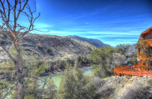 Gardiner Casa | Premier Yellowstone River Home