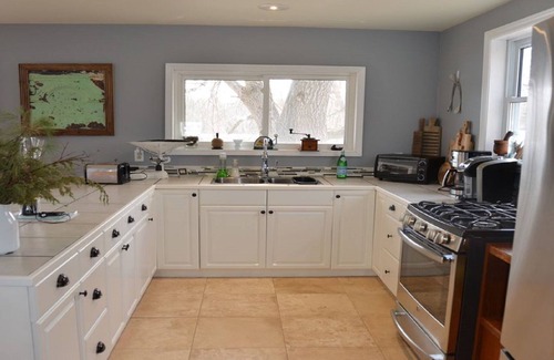 Frontenac Cabaña | Premiere Kingsford Lake Cottage