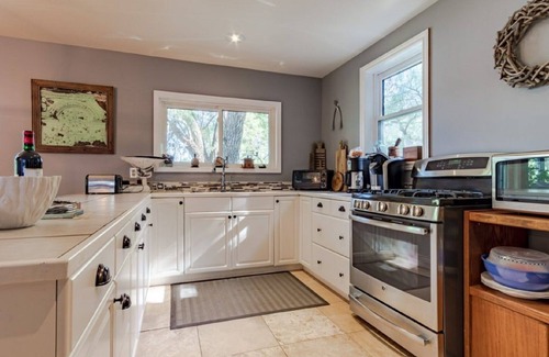 Frontenac Cabaña | Premiere Kingsford Lake Cottage