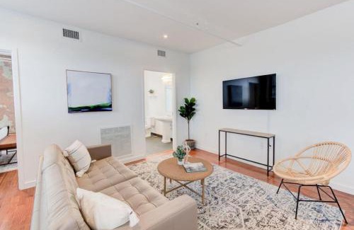 South Main Historic District Apartamento | Premiere Location - Historic w Modern Amenities!