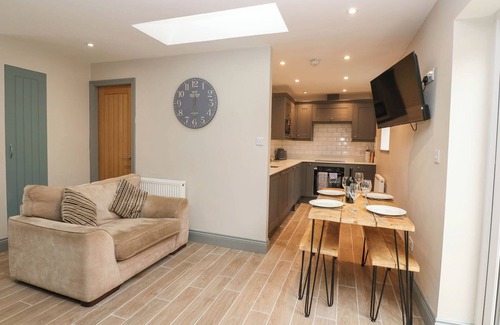 Durham Cabaña | PREMIUM 2 BEDROOM COTTAGE NUMBER 7 in Brandon, County Durham