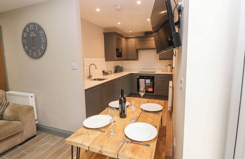 Durham Cabaña | PREMIUM 2 BEDROOM COTTAGE NUMBER 7 in Brandon, County Durham