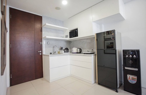 Ngagel Apartamento | Premium 2BR Apartment near Marvell City Mall at The Linden