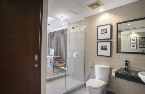 Ngagel Apartamento | Premium 2BR Apartment near Marvell City Mall at The Linden