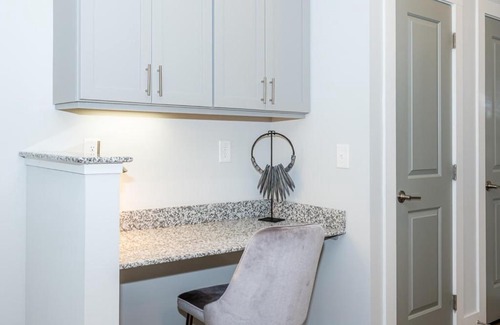 Morrisville Apartamento | Viagem Premium 2BR with Workspace, Balcony and Gym