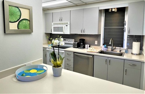 Kaanapali Condominio | PREMIUM 5 STAR OV "J" UNIT - TOP FLOOR MODERN LUXURY J206