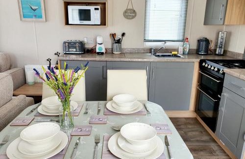 Ingoldmells Casa | Premium accommodation with luxury HOT-TUB and decking area, near Fantasy Island