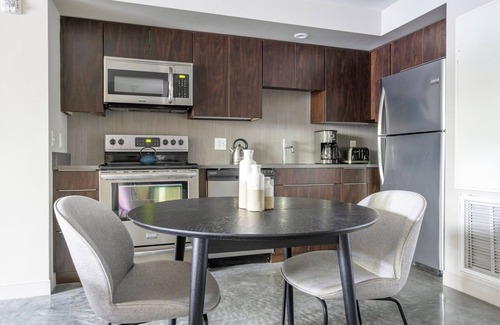 Commonwealth Apartamento | Premium Allston 1BR w/ Gym & W/D, nr Griggs T, by Blueground