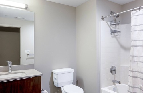 Commonwealth Apartamento | Premium Allston 1BR w/ Gym & W/D, nr Griggs T, by Blueground